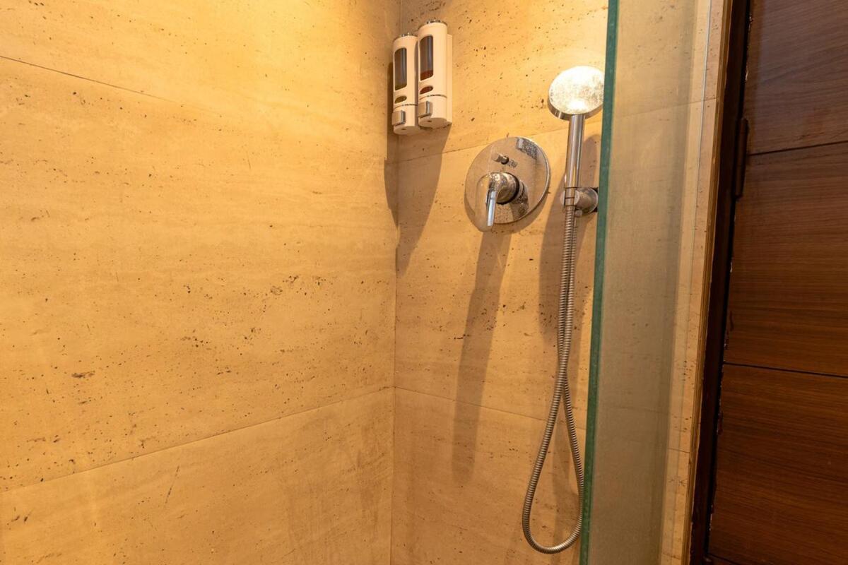 The Jaipur Loft Modern Studio Exterior foto